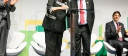 Presidenta Dilma sancionou Marco Civil da Internet
durante a abertura do NETMundial (Foto: Roberto
Stuckert Filho/PR)
