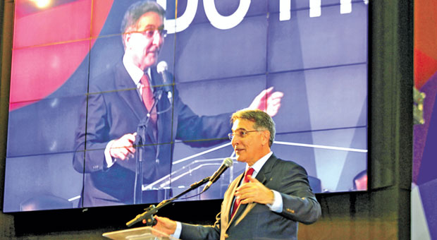 Fernando Pimentel,pré-candidato do PT ao governo de Minas: "O governo vai discutir com prefeitos e prefeitas a possibilidade de fazer um novo aporte para os municípios. Estou antecipando isso aqui"