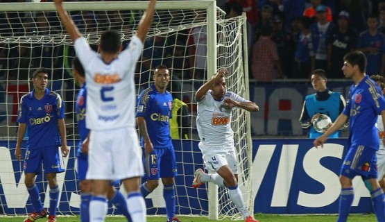 Bruno Rodrigo fez o gol que abriu caminho para a vitória do Cruzeiro no Chile (Foto: Javier Valdes Larrondo/Light Press)