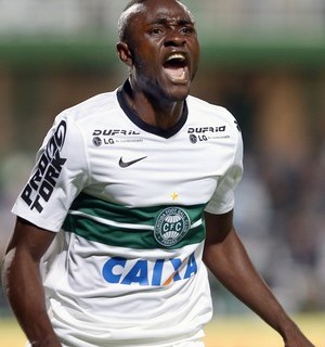 Joel é o segundo reforço do Cruzeiro para a próxima temporada  (Foto: Divulgação/ Site oficial Coritiba)