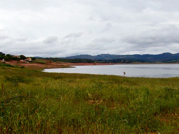 Queda de nível faz municípios receberem menos royalties do Lago de Furnas (Foto: Reprodução EPTV)