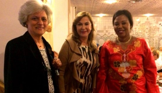 Atuação da Deputada Dâmina Pereira na Argélia - Da esquerda para direita, Embaixadora das Nações Unidas Cristina Amaral, Deputada Federal Dâmina Pereira e Parlamentar do Senegal
