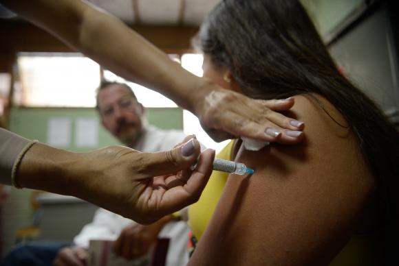 Campanha do Ministério da Saúde incentiva vacinação contra HPV (foto:Marcelo Camargo/ Agência Brasil)