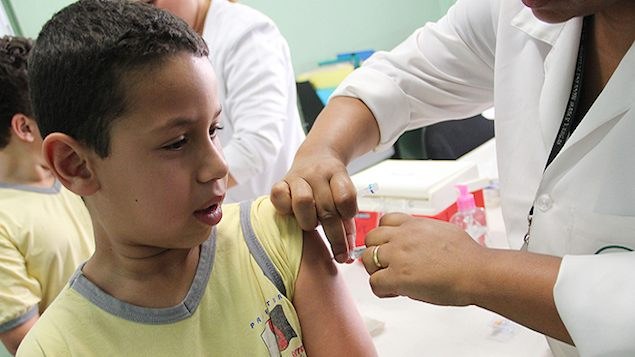 ais de 3,7 milhões de meninos são imunizados contra HPV Medida passa a valer a partir de janeiro de 2017 (Reprodução/Agência Brasil)