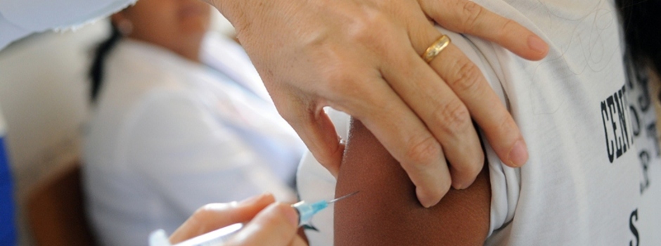Secretaria de Saúde ressalta importância de manter o cartão de imunização em dia (Foto: EBC)